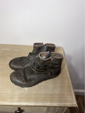 Merrell Boots Women's Size 6